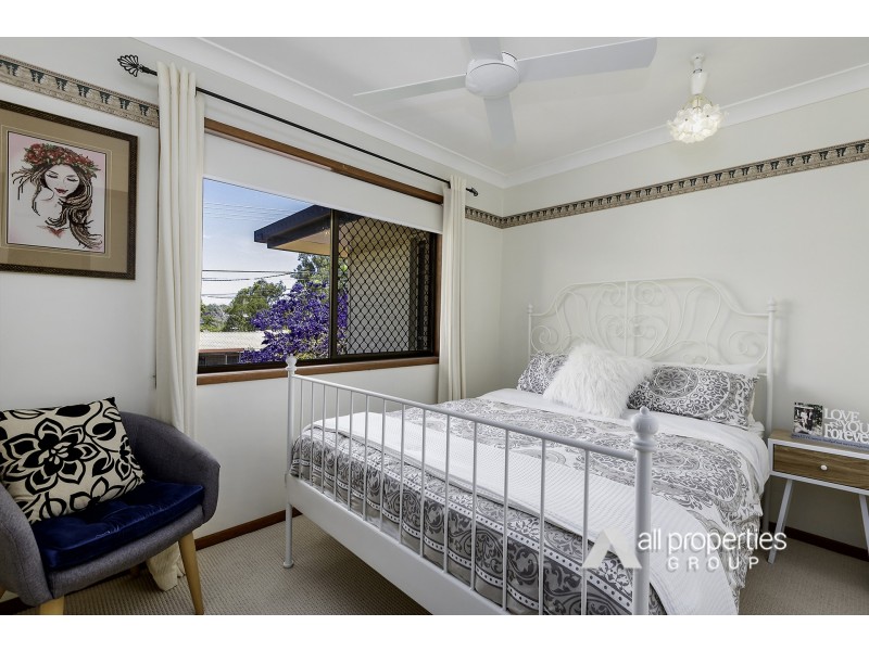 6 Conifer Street, Hillcrest QLD 4118