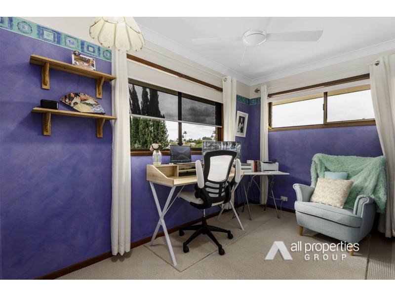 6 Conifer Street, Hillcrest QLD 4118