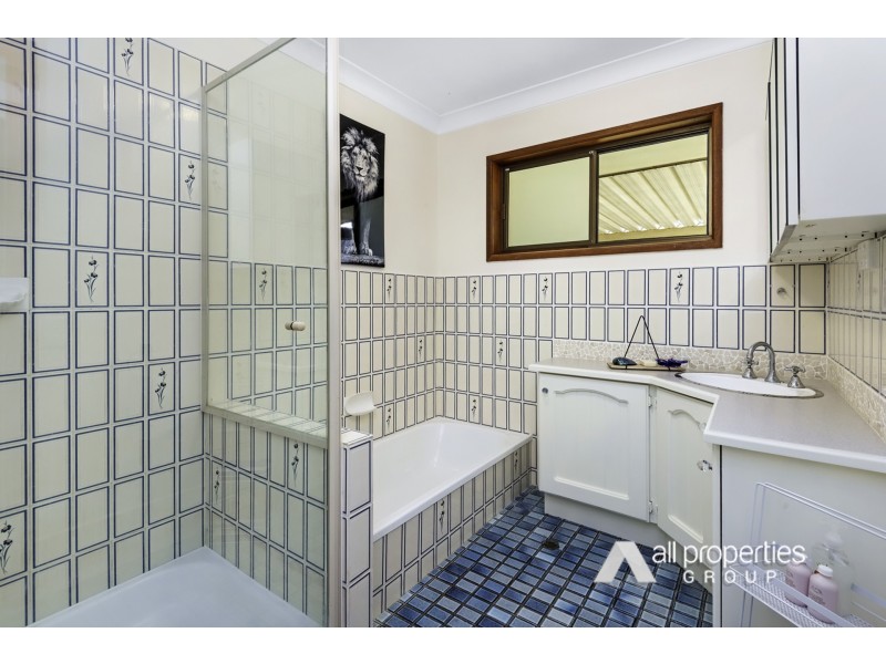 6 Conifer Street, Hillcrest QLD 4118