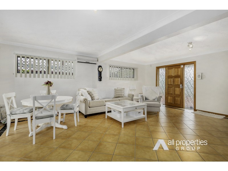 6 Conifer Street, Hillcrest QLD 4118