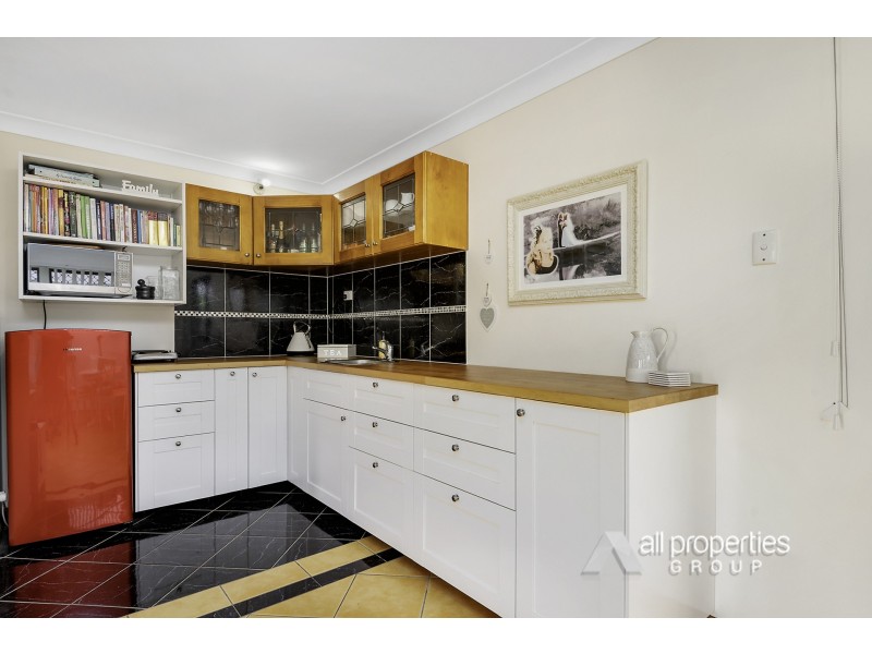 6 Conifer Street, Hillcrest QLD 4118