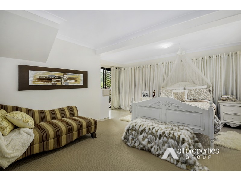 6 Conifer Street, Hillcrest QLD 4118