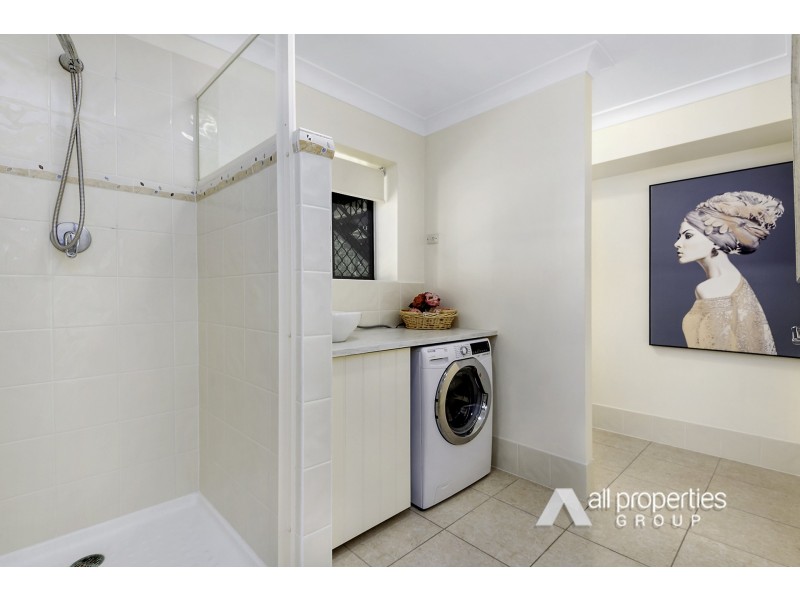 6 Conifer Street, Hillcrest QLD 4118