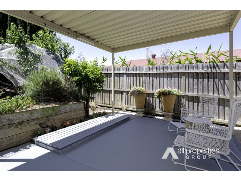 6 Conifer Street, Hillcrest QLD 4118