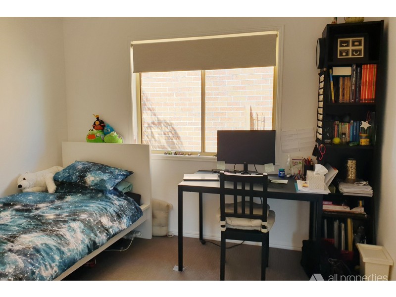 6 Park Close, Hillcrest QLD 4118