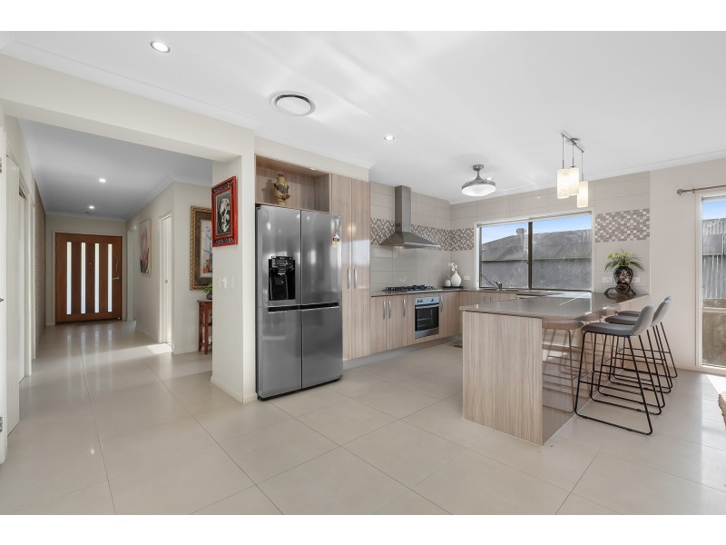 98 Pioneer Drive, Kuraby QLD 4112