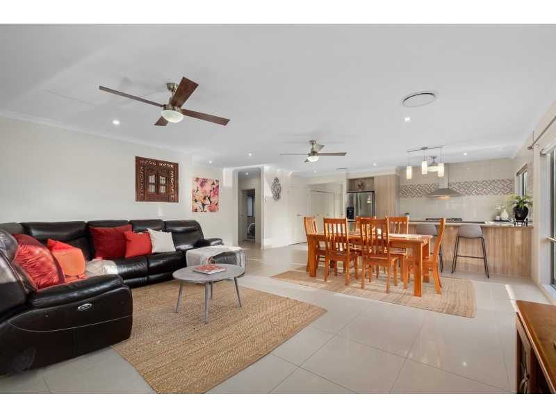 98 Pioneer Drive, Kuraby QLD 4112