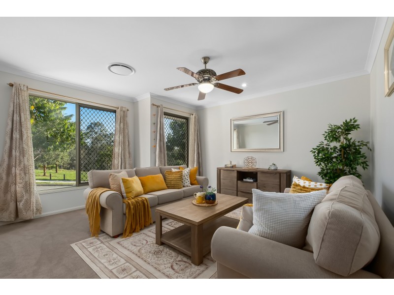 98 Pioneer Drive, Kuraby QLD 4112