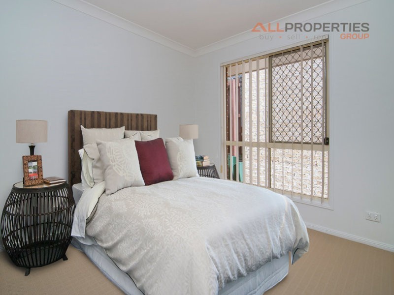 5 Summerhill Place, Forest Lake QLD 4078