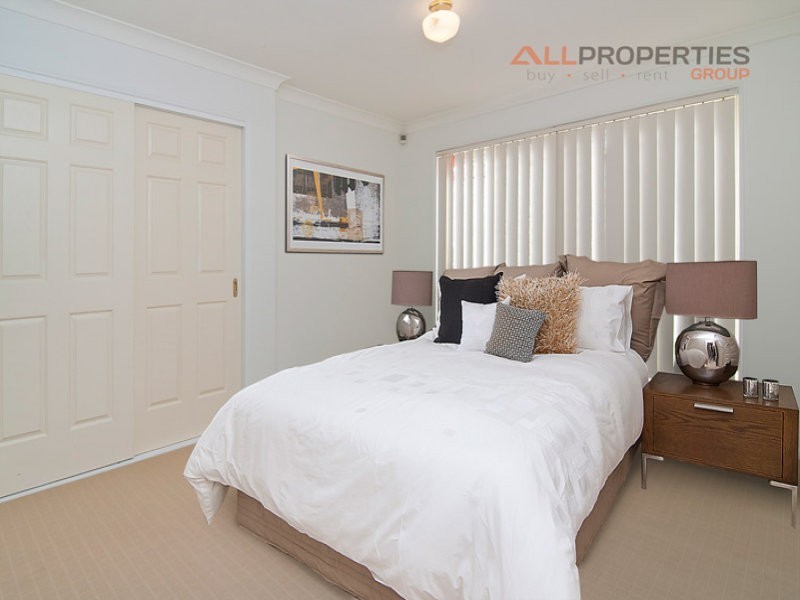 5 Summerhill Place, Forest Lake QLD 4078