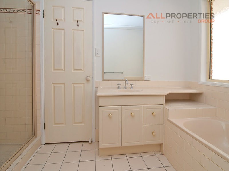 5 Summerhill Place, Forest Lake QLD 4078