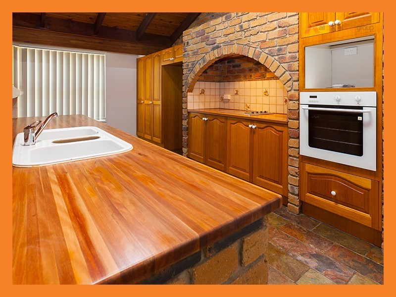 10 Grecian Street, Regents Park QLD 4118