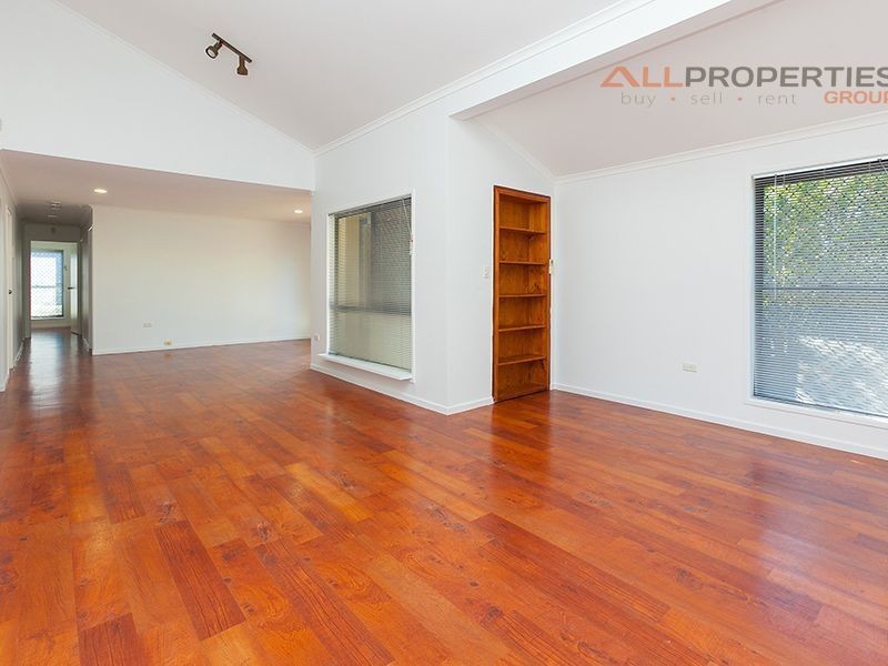 4 Arbour Way, Regents Park QLD 4118