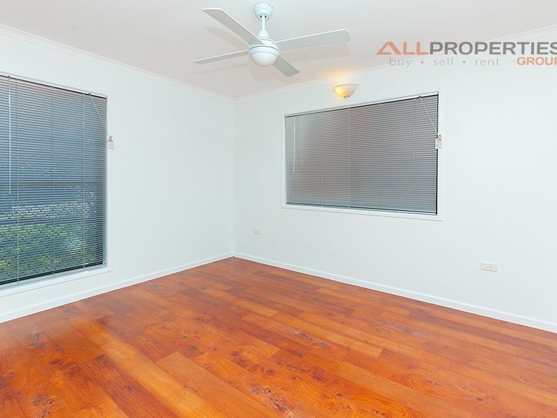 4 Arbour Way, Regents Park QLD 4118