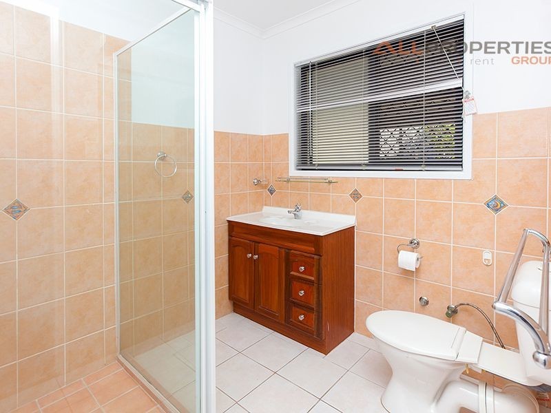 4 Arbour Way, Regents Park QLD 4118
