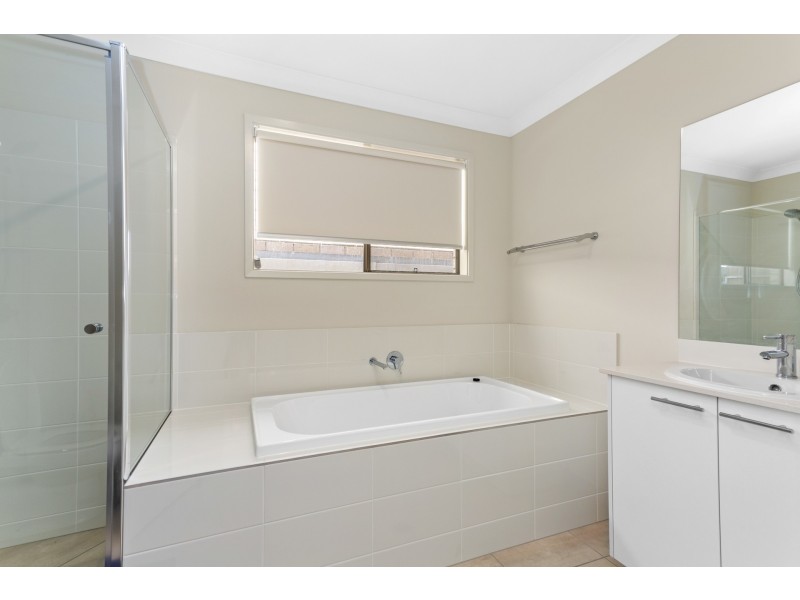 6 Daybreak Street, Spring Mountain QLD 4124