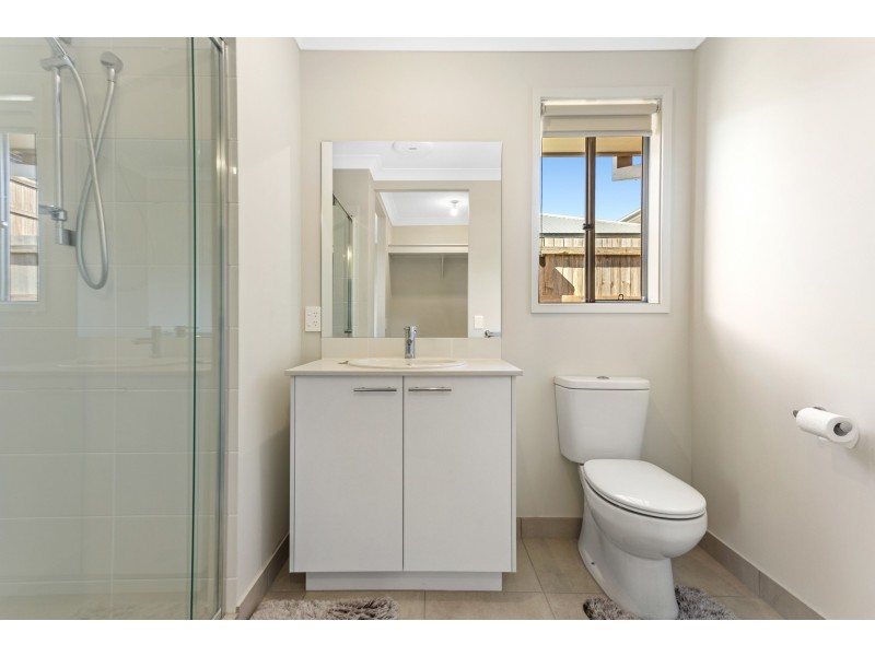 6 Daybreak Street, Spring Mountain QLD 4124