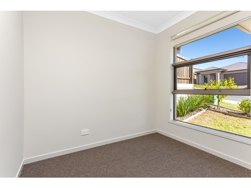 6 Daybreak Street, Spring Mountain QLD 4124