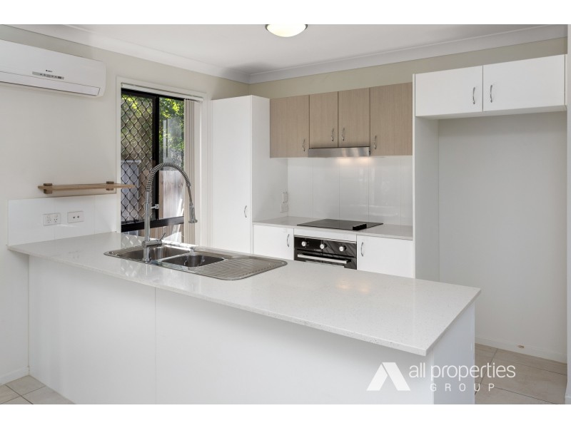 11/8 Wattlebrush Court, Park Ridge QLD 4125