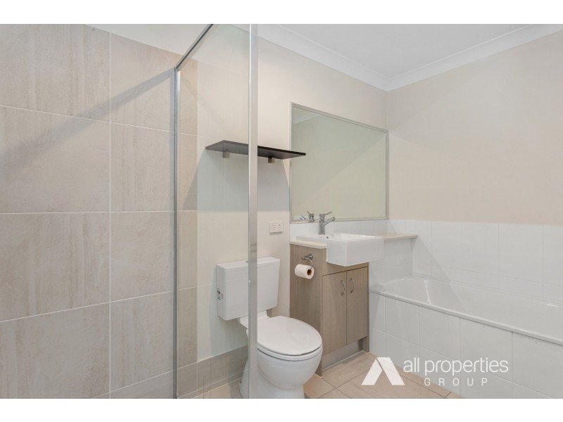 11/8 Wattlebrush Court, Park Ridge QLD 4125