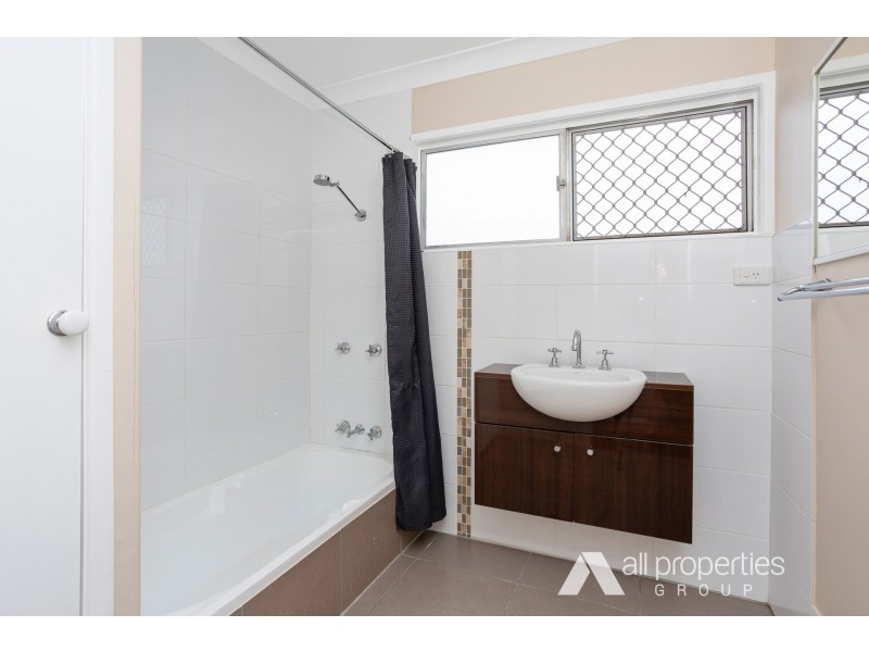 2 Leonard Street, Kingston QLD 4114