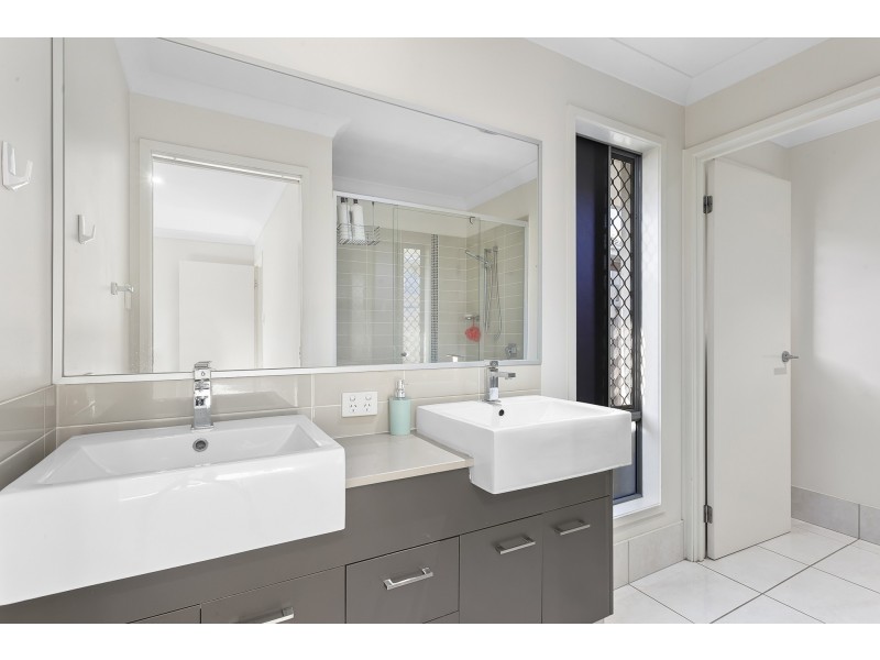 4 Summerview Avenue, Yarrabilba QLD 4207