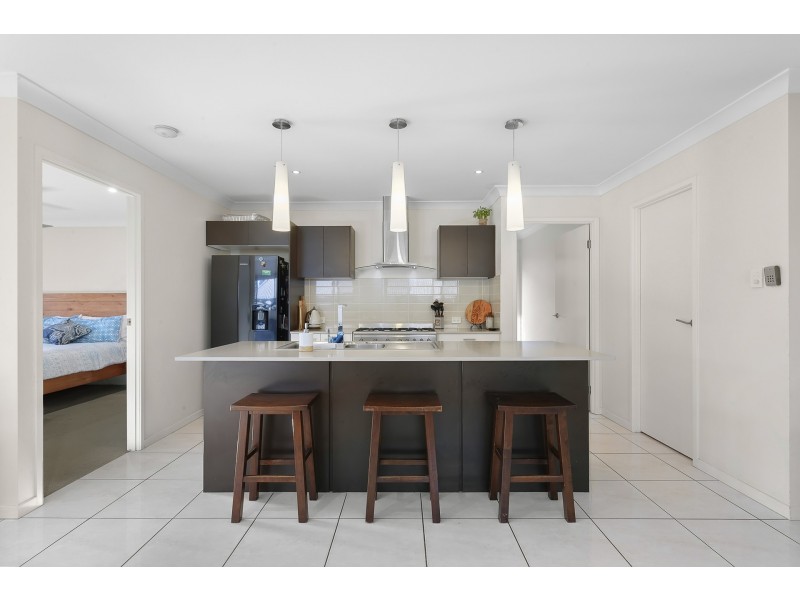 4 Summerview Avenue, Yarrabilba QLD 4207