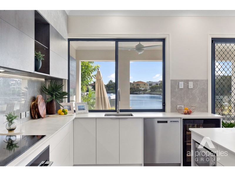 503 Oyster Cove Promenade, Helensvale QLD 4212