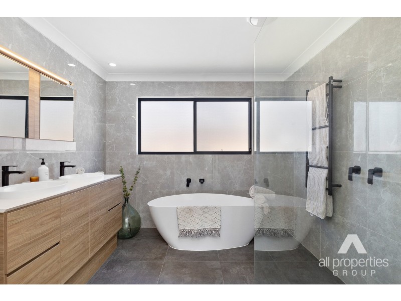 503 Oyster Cove Promenade, Helensvale QLD 4212