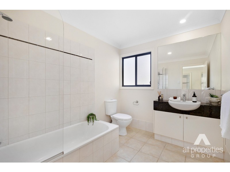 503 Oyster Cove Promenade, Helensvale QLD 4212