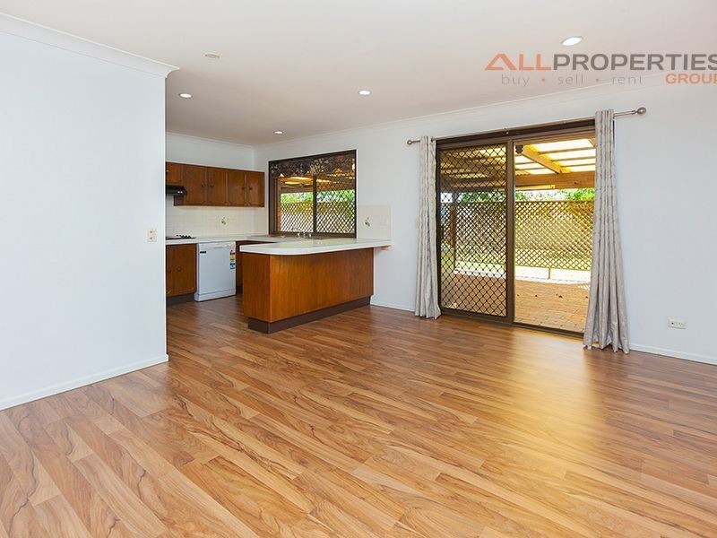 9 Peverell Street, Hillcrest QLD 4118