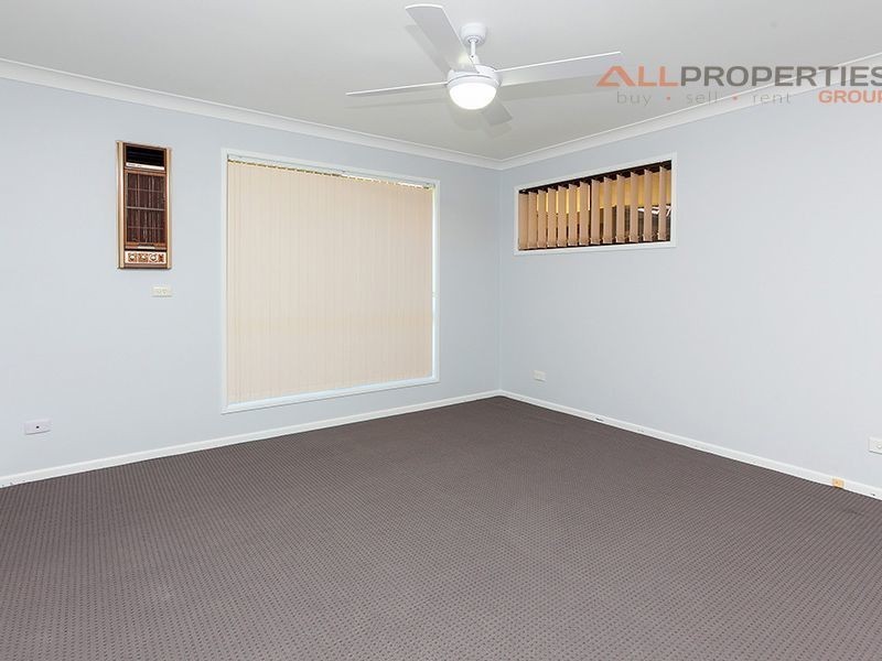 9 Peverell Street, Hillcrest QLD 4118