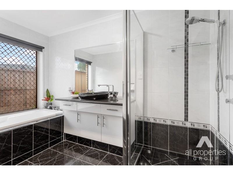 10 Poinciana Place, Eight Mile Plains QLD 4113