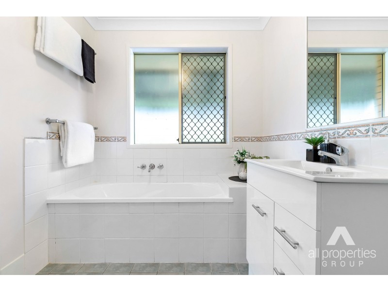 28 Hedera Street, Regents Park QLD 4118