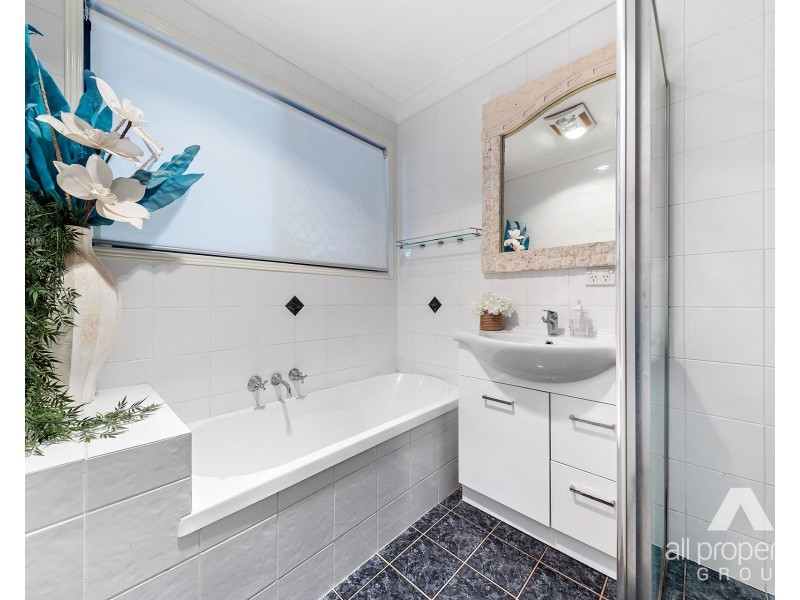 40 Regency Drive, Regents Park QLD 4118