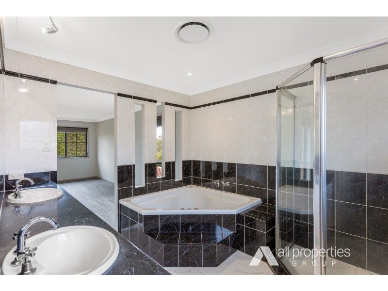 127 Lincoln Green Drive, Forestdale QLD 4118