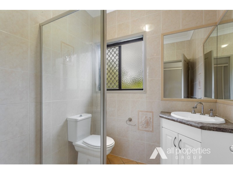 127 Lincoln Green Drive, Forestdale QLD 4118