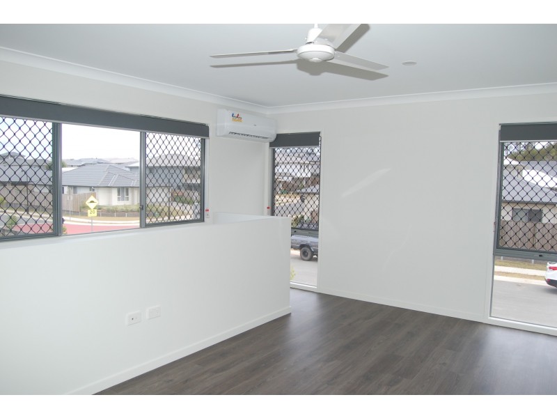 2/9 Cafe Place, Bellbird Park QLD 4300
