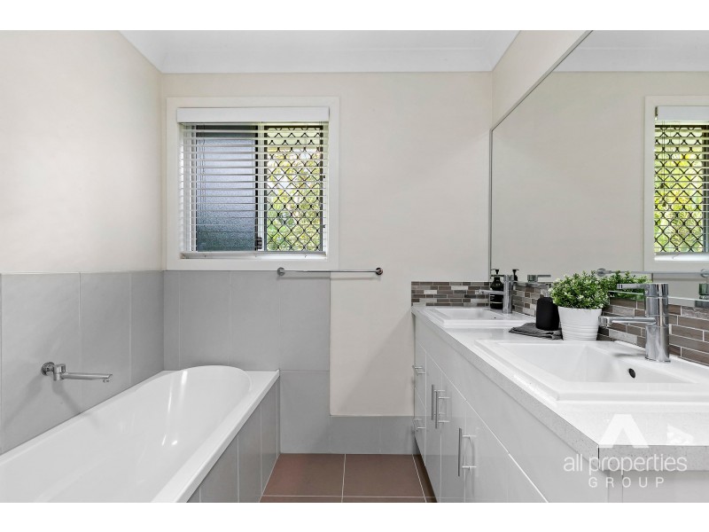 20A Cresthill Avenue, Regents Park QLD 4118