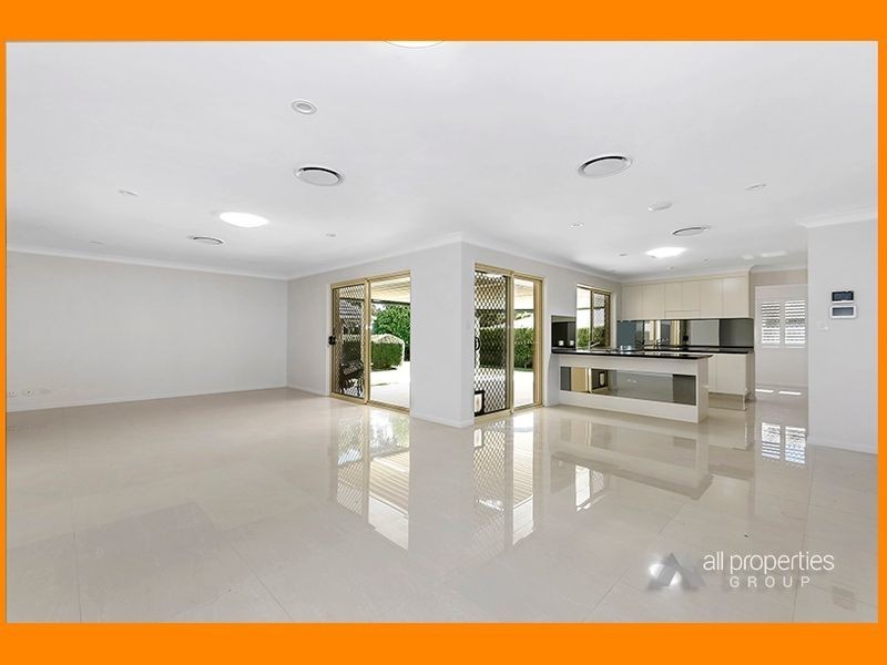 19 Bonneville Crescent, Parkinson QLD 4115