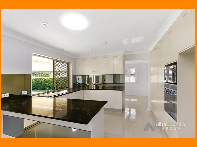 19 Bonneville Crescent, Parkinson QLD 4115