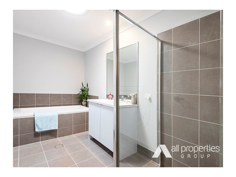 36 Stradbroke Crescent, Springfield Lakes QLD 4300
