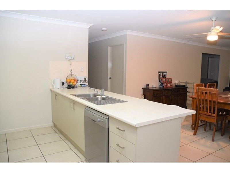 14 Linfield Street, Hillcrest QLD 4118