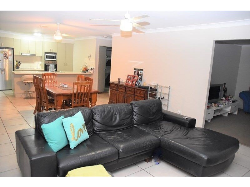 14 Linfield Street, Hillcrest QLD 4118