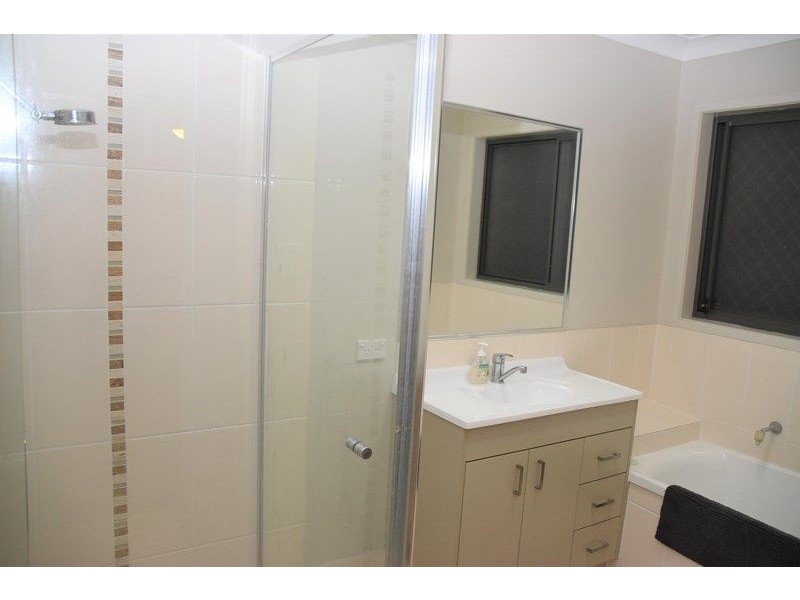 14 Linfield Street, Hillcrest QLD 4118