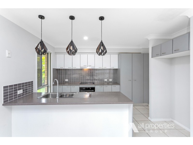 10 Mitchelson Place, Regents Park QLD 4118