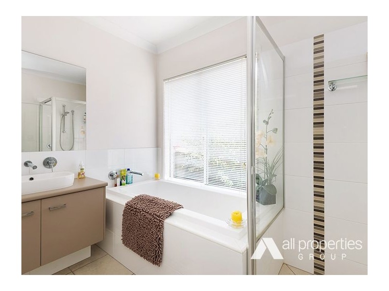 33 Casuarina Circuit, Heathwood QLD 4110