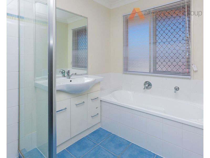 3 Mint Grove, Regents Park QLD 4118