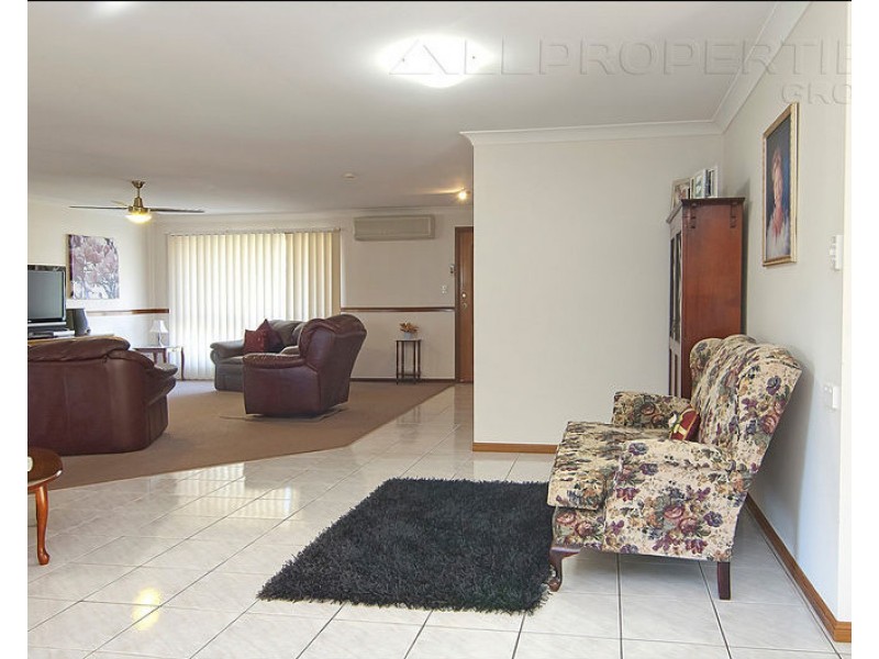 10 Copeton Crescent, Parkinson QLD 4115