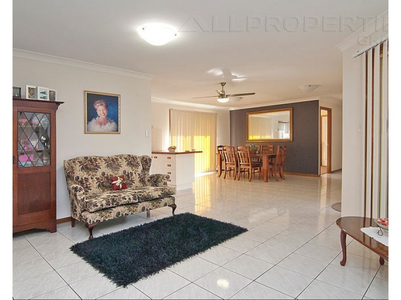 10 Copeton Crescent, Parkinson QLD 4115